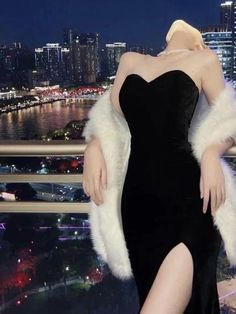 Mermaid Sweetheart, 파티 드레스, Prom Dress Inspiration, Black Prom, Pretty Prom Dresses, White Fur, Black Prom Dresses, Glam Dresses, Fancy Outfits