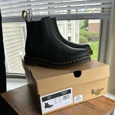 New Black Doc Marten Chelsea Boots. Only Worn To Try On In Store. Ankle Boots Doc Martens, Dr Martin Chelsea Boots Outfit, Chelsea Doc Martens, Doc Marten Chelsea Boots, Doc Marten Chelsea Boot, Doc Marten Chelsea, Chelsea Boots Outfits, Boot Outfits, Doc Marten