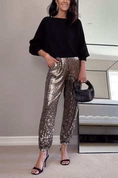 Show off your style in these sparkling Glam High Rise Sequin Joggers. With a contemporary design made of shimmering sequin fabric, these joggers offer perfect comfort and shimmering flair. Make a statement and add glam to your wardrobe. Material:Cotton+Polyester+Sequin SIZE US/CAN BUST WAIST HIPS S 2-4 33"-34" 26"-27" 36"-37" M 6-8 35"-36" 28"-29" 38"-39" L 10-12 37"-39" 30"-32" 40"-42" XL 12-14 40"-42" 33"-35" 43"-45" Sequin Joggers, Winter Mini Dresses, Fall Winter Dresses, Mini Robes, Dress Store, 70 Dress, Sequin Fabric, Long Blouse, Hoodie Dress