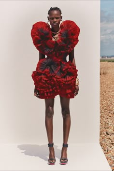 Heart Shaped Fashion, Heart Fashion Design, Shape In Fashion, Alexander Mcqueen Haute Couture, Alexander Mcqueen 2020, Heart Shaped Dress, Alexander Mcqueen Resort, Alexander Mcqueen Designs, Alexander Mcqueen Couture