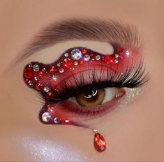 Dramatic Red Makeup Looks, Red Makeup Creative, Aesthetic Eyeshadow Looks, Aesthetic Eyeshadow, Simple Art Drawings, Simple Drawing Ideas, Sketch Simple, Easy Tattoo, Poses Art