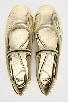 ELASTIC METALLIC LOOK BALLET FLATS | ZARA United States Metallic Ballet Flats, Blazers Shoes, Joggers Shoes, Trench Coat Dress, Silky Shirt, Waistcoat Dress, Metallic Look, Cargo Shirts, Clean Laundry