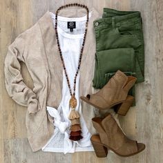 Shop the look from Pearls & Ponies on ShopStyle Comfy Fall Outfits, Mode Tips, Fall Transition Outfits, Transition Outfits, Mode Casual, Green Pants, Casual Work Outfits, Looks Chic, Fashion Fall