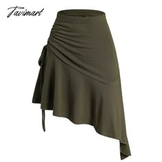 Asymmetrical Hem Skirt, Asymmetrical Skirt Pattern, Asymmetrical Skirts, Green Skirts, Mini Skirt Summer, Chic Dress Classy, Asymmetric Skirt, Fashion Top Outfits, Effortlessly Chic Outfits