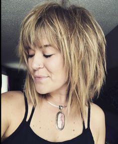 Shaggy Rocker Hair, Shoulder Length Hair Cuts With Bangs, Chin Length Haircuts, Short Haircut Styles, Haute Hair, Shoulder Length Hair Cuts