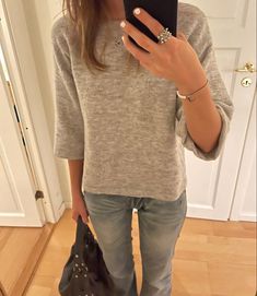 Stockholm Style Fall Outfits, Jeans Outfit Stockholm, Stockholm Style Sweatshirt, Stockholm Style Knitted Sweater, Real Stockholm Style Outfits, Stockholm Street Style, Cold Outfits