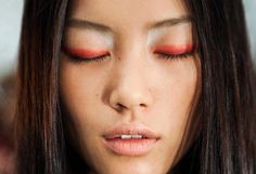 Red Shadow, Red Eyeliner, Red Eyeshadow, Beauty School, Kiss Makeup, Beautiful Makeup, Beauty Inspiration, Beauty Make Up, Pretty Face