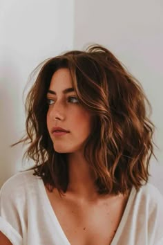 Woman with a wavy shoulder-length bob. Cute Mom Haircuts Curly Hair, Fall Wavy Haircuts, Textured Shoulder Length Hair Messy Lob, Medium To Short Curly Haircuts, Short And Wavy Haircuts, Cute Collarbone Length Haircuts, Tousled Medium Length Hair, Wavy Hair Collarbone Length, Curly Waves Short Hair