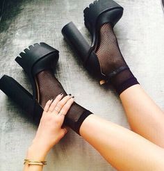 Grunge Heels, Gothic Mode, High Heels Outfit, Look Grunge, Fancy Shoes, Cute Heels, Aesthetic Shoes, Fashion Heels, Soft Grunge