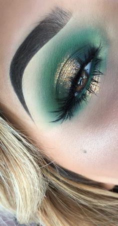 Dark Green Quinceanera Makeup, Christmas Eyeshadow Looks Easy Red And Green, Green Halo Eye, Green Halo Eyeshadow, Western Eyeshadow Looks, Green And Brown Eyeshadow Looks, Green Eyeshadow Blue Eyes, Green And Gold Eyeshadow Looks, Green And Blue Eyeshadow Looks