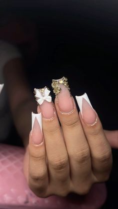 bow nails #acrylic Birthday Nails Square White, Square Nails Gold Design, Almond Nails Designs Basic, V Shaped French Tip Nails With Gems, Nail Ideas Gold And White, Gold Nails And White, Nail Inspo Gold And White, White Birthday Nails Acrylic, Nail With Gold Design