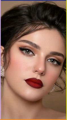 Light Makeup With Red Lips, Kbeauty Korean Skincare, Lips Makeup Tutorial, Gorgeous Eye Makeup, Halloween Makeup Tutorial Easy, Skincare Korean, Gorgeous Wedding Makeup, Wedding Makeup Bride, Hydrated Lips