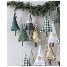 Christmas decor best ideas 2022 trends ideas home decor tree balls Julkransar Diy, Diy Felt, Xmas Diy, Christmas Ornament Pattern, Felt Birds, Fabric Ornaments, Christmas Ornaments Homemade, Fabric Christmas Ornaments, 2022 Trends