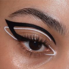 Colorguard Makeup, Abstract Eyeliner, Eyeliner Inspo, Eyeliner Color, Mekap Mata, Graphic Makeup, Graphic Eyeliner