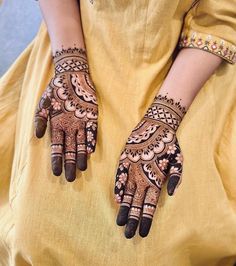 Front hand Bridal Mehndi design New Mehndi Designs 2023, Front Hand Bridal Mehndi, Mehndi Designs 2023, Aesthetic Henna, Small Henna Designs, Bridal Mehndi Design, New Mehndi, Mehendi Art