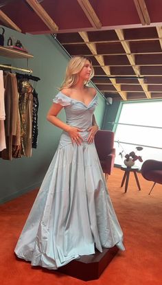 Bridgeton Dresses, Obx Season 4, Archive Outfits, Proposal Dress, Vintage Galliano, Elizabeth Campbell, Dress For Engagement, Senior Year Graduation, High School Dance