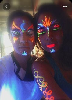 Glow Face Paint Ideas, Neon Party Outfits, Makeup Neon, Neon Party Decorations, Makeup Bar