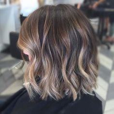 wavy brunette balayage bob Balayage Hair Bob, Auburn Balayage, Hair Cuts 2017, Rambut Brunette, Brunette Ombre, Brunette Bob, Short Ombre Hair, Hair Color Options