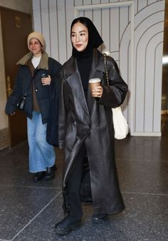 Greta Lee, Long Coats, Preppy Girl, Looks Street Style, Style Crush, Style Outfits, Look Cool, Look Fashion