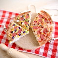 two slices of pizza sitting on top of a cutting board