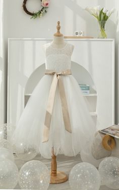 Shop Scoop Sleeveless White First Communion A-line Tulle Bow Keyhole Back Flowergirl Dress Online. Dorris Wedding offers tons of high quality collections at affordable prices. Free shipping Now! Flower Bridesmaid Dress, Flowergirl Dress, Flower Bridesmaid, Cheap Flower Girl Dresses, Tulle Bow, First Communion Dresses, Tulle Bows, Communion Dresses, Bridesmaid Flowers