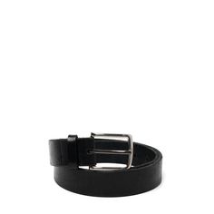 A closet staple, made with quality and timelessness, this vegetable tanned black leather belt features a nickel buckle. It's versatility and minimal design lends it to being worn every day with any outfit. 1.5" wide Suggested Sizing: XXS Size 24-26, XS Size 26-28, Small Size 28-30, Medium Size 30 - 32, Extra Large Size 34-36 (Waist measurement in inches) Made in Argentina Cool Clothing, Tan Leather Belt, Scarf Belt, Jumpsuit Jacket, Waist Measurement, Black Leather Belt, Reusable Bags, Sweater Blouse, Sweatshirt Dress