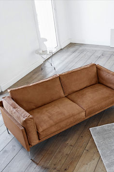 Sofa 'Slimline' in Leder 'Ranch' Steam Bending Wood, How To Bend Wood, Modern Brands, European Design, Authentic Design, Good Design, Comfortable Sofa, European Designs, Experience Design