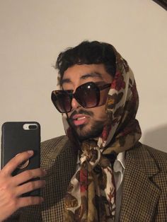 Head Scarf Men Aesthetic, Head Scarf Men Mens Fashion, Headscarf Styles Men, Scarf Men Aesthetic, Mens Head Scarf, Mens Headscarf, Styling Headscarf, Head Scarf Styles Men