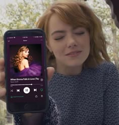 Taylor Swift Emma Stone, Emma Stone And Taylor Swift, When Emma Falls In Love Tattoo, Taylor Bangs, Emma Stone Aesthetic, Emma Stone Wallpaper, Emma Falls In Love, Emily Stone