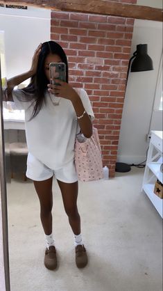 Chill Cute Outfits Summer, Chill Summer Outfit Casual, Comfy Casual Summer Outfits Black Women, Birkenstock Outfit Black Women, Bummy Outfits Summer, Chill Spring Outfits, Basic Outfits Black Women, Back To School Outfits Black Women