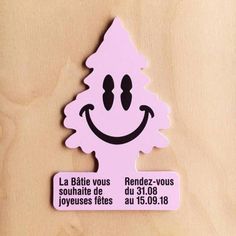 a pink sticker with a smiley face on it's side that says, la batte vous rendrez - vous