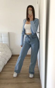 เสื้อผ้า Kylie Jenner, Casual Chic Outfits, Looks Pinterest, Minimal Accessories, Fashion Shorts, Shorts Outfits, Insurance Coverage, Causual Outfits