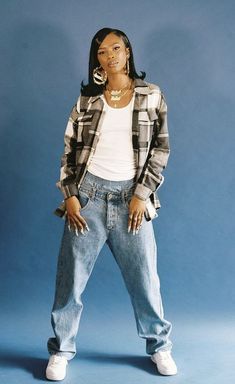 90s Fashion Outfits Jerseys, 90s Fashion Long Sleeve, 80s Outfits Hip Hop, Throw Back 90s Outfits, Old School Women Outfits, 90s Black Women Aesthetic Street Styles, Throwback Ideas Spirit Week, Throwback Outfits Black Women, Early 2000s Party Outfits Hip Hop