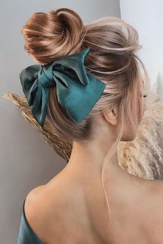 Top Bun Adorned with a Cute Bow ❤ #lovehairstyles #hair #hairstyles #haircuts Jóias Body Chains, Beauty Hair Color, Wedding Guest Hairstyles, Ribbon Hairstyle, Christmas Hairstyles, Modern Hairstyles, Brunette Hair Color, Trendy Hairstyles