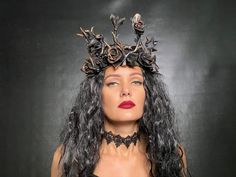 Dark Woodland Crowndark Forest Gothic Crownbronze Rouses - Etsy Dark Fairy Crown, Witch Headpiece, Headpiece Ideas, Witch Headband, Gothic Headpiece, Crown Dark, Tiara Black, Woodland Crown, Fairy Headpiece