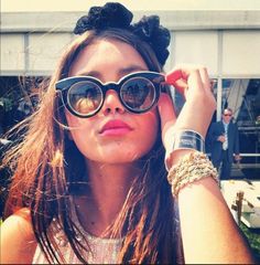 . Coachella Inspiration, Fashion Eyeglasses, Africa Fashion, Real Beauty, Only Fashion, Round Sunglass Women, Arm Candy