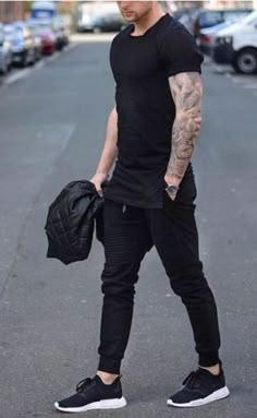 Best Mens Joggers, Mens Joggers Outfit, Black Joggers Outfit, Jogger Outfit, Athleisure Outfits Summer, Jogger Pants Style, Black Outfit Men, Vans Converse, Mens Casual Outfits Summer