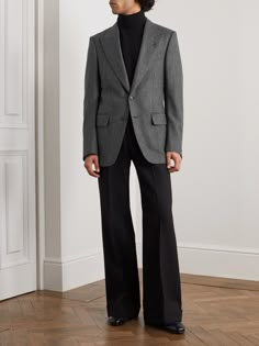 The subtle art of reviving classic and traditional suiting comes naturally to Tom Ford, who worked in bespoke tailoring at the start of his career. This blazer is made from a soft wool, mohair and cashmere-blend in a birdseye stitch and has slightly padded shoulders for structure. Wear it with a pin at the lapel. 80s Mens Suit, Men’s Tailored Suit, Suits Inspired Outfits, Men Formal Wear Classy, Men Suits Aesthetic, Chic Man Outfit, Suit Man Aesthetic, French Suits Men, Men’s Formal