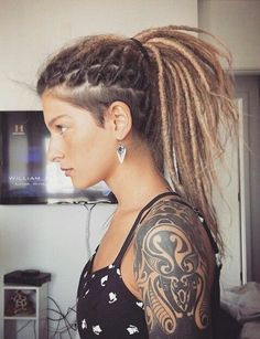 Dreadlocks Undercut, Dreads With Undercut, Short Dreads, Dreads Girl, Mens Hairstyles Thick Hair, Dreadlock Extensions, Synthetic Dreads, Pinterest Hair, Dread Hairstyles