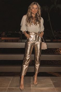 Gold Monochromatic Outfit, Metallic Fashion 2023, Metallic Outfit Ideas Party, Golden Pants Outfit, Metallic Shirt Outfit, Gold Shirt Outfit, Gold Outfits For Women, Metallic Outfit Ideas, Gold Pants Outfit