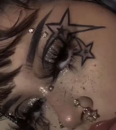 Emo Star Makeup, Eye Drawing Y2k, Make Up Ideas Y2k, How To Draw Y2k Eyes, Eye Makeup Art Drawings, Cool Liner Looks, Alt Star Makeup, Y2k Punk Makeup, Cool Emo Makeup