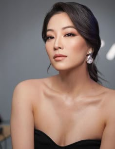 Bridesmaid Makeup Korean Look, Graduation Makeup Ideas Natural Asian, Natural Wedding Makeup For Brown Eyes Asian, Soft Asian Wedding Makeup, Wedding Makeup Natural Asian Brides, Make Up Looks For Asian, Bridal Makeup Korean Brides, Asian Glam Make Up Monolid, Soft Glam Makeup Wedding Asian