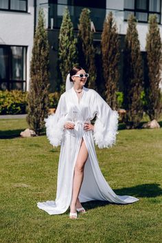 This luxurious bridal robe is crafted from high-quality silk, offering a soft and elegant feel against the skin. The robe features a delicate design with handmade details, ensuring a unique touch for your special day. The long sleeves are adorned with exquisite feathers, adding a whimsical and glamorous flair. Perfect for the bride-to-be, this robe combines comfort with sophistication, making it an ideal choice for wedding preparations. * Length 190 cm / 75 in * Handmade * High-quality soft Arma Gown With Feathers, Feather Sleeves, Long Bridal Robe, Robe Wedding, Silk Kimono Robe, Bridal Robe, Silk Robe, Bridal Robes, Womens Robes