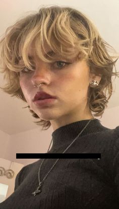 Dirty Blonde Pixie Cut, Short Blonde Hair Pixie, Short Alt Haircuts, Hadley Nelson, Genderfluid Hairstyles, Genderfluid Haircut, Short Hair Tomboy, Short Grunge Hair