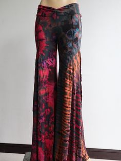 Hippie Flared Festival Bottoms, Hippie Full-length Pants For Festival, Bohemian Wide Leg Full-length Pants For Festival, Stretch Full-length Hippie Pants, Dead Beat, Bohemian Tie-dye Harem Pants For Festivals, Boho Street Style, Hippie Pants, Lounge Outfit