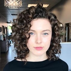 Shoulder-Length Layered Curly Hairstyle Curly Layered Bob Haircuts, Collar Length Curly Hair, Curly Hair Round Face Plus Size, Different Ways To Roll A Perm, Shoulder Length Curly Haircuts For Women, Hair Cuts For Thinner Curly Hair, Medium Length Curly Haircut With Layers, Kręcony Bob, White Hairstyles