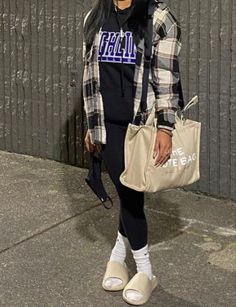 Cute Chill Outfits Black Women, Chill Outfits Black Women, Black Bag Outfit, Cute Chill Outfits, Comfy School Outfits, Outfits Black Women, Women Inspiration, Women Design, Cute Lazy Outfits