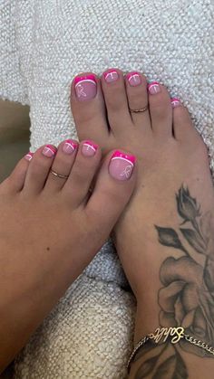 Nails For Feet Toenails, Legs Nails Design, Feet Gel Nails, Pink Toes Pedicure, Gel Toes Toenails, Pretty Toe Nails For Summer, Holiday Pedicure Ideas Toenails, Pink Toe Nails With Design, Acrylic Toes French Tip