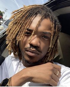 Hairstyles For Men Blonde, Man Dreadlocks, Black Hair With Blonde Highlights, Mens Dreads, Blonde Dreads, Cute Natural Hairstyles, Blonde Tips, Blonde Hair With Bangs