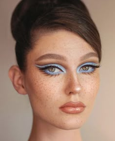 Aesthetic Pictures Self Care, Maquillage On Fleek, 70s Makeup, Retro Makeup, Care Aesthetic, Makeup Hacks, Vintage Makeup